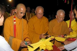 Lâm Đồng: Vĩnh Minh tự viện tổ chức "Đêm hoa đăng ánh sáng Di Đà" & liên hoan văn nghệ khánh thành cầu treo Phú Thiện